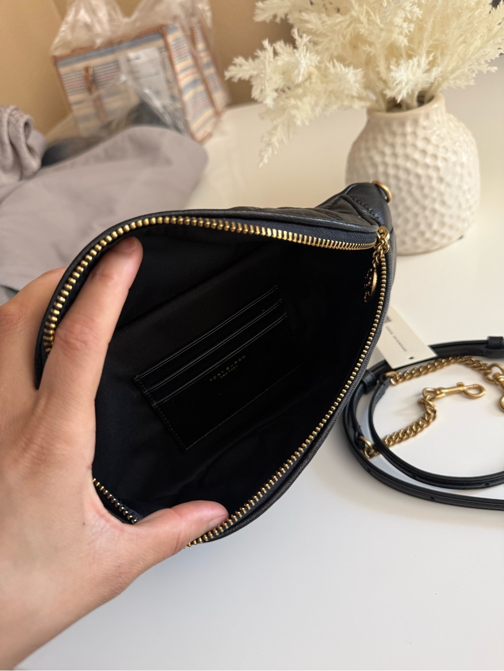 NWT Tory Burch Willa Belt Bag Leather Fanny Pack Crossbody in Black - Picture 8 of 14